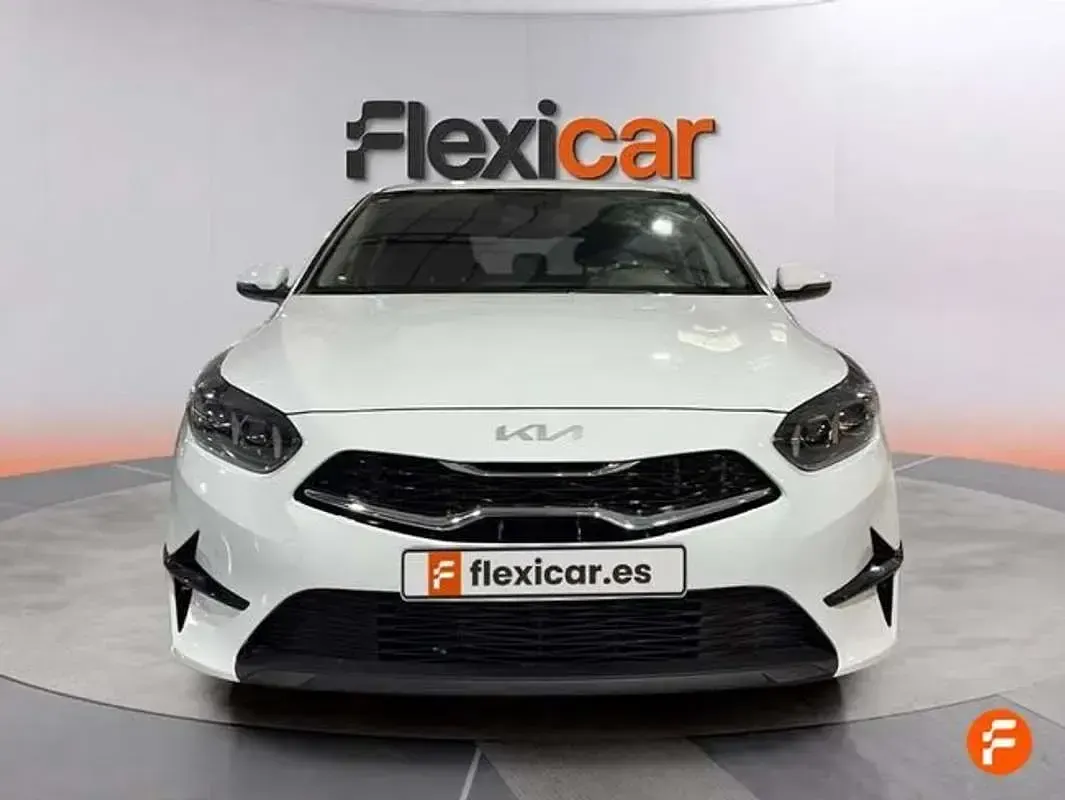 Usado Kia Ceed 101 CV (74 kW) 2023 Blanco Utilitario