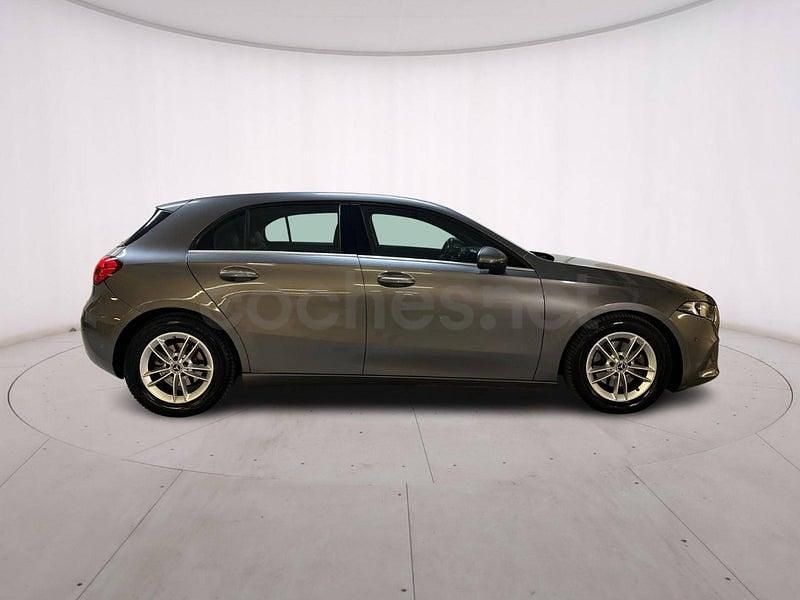 Usado Mercedes A180 116 CV (85 kW) 2019 Gris / plata Berlina