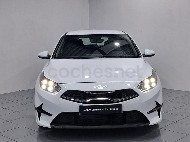 Usado Kia Ceed 120 CV (88 kW) 2024 Blanco Utilitario