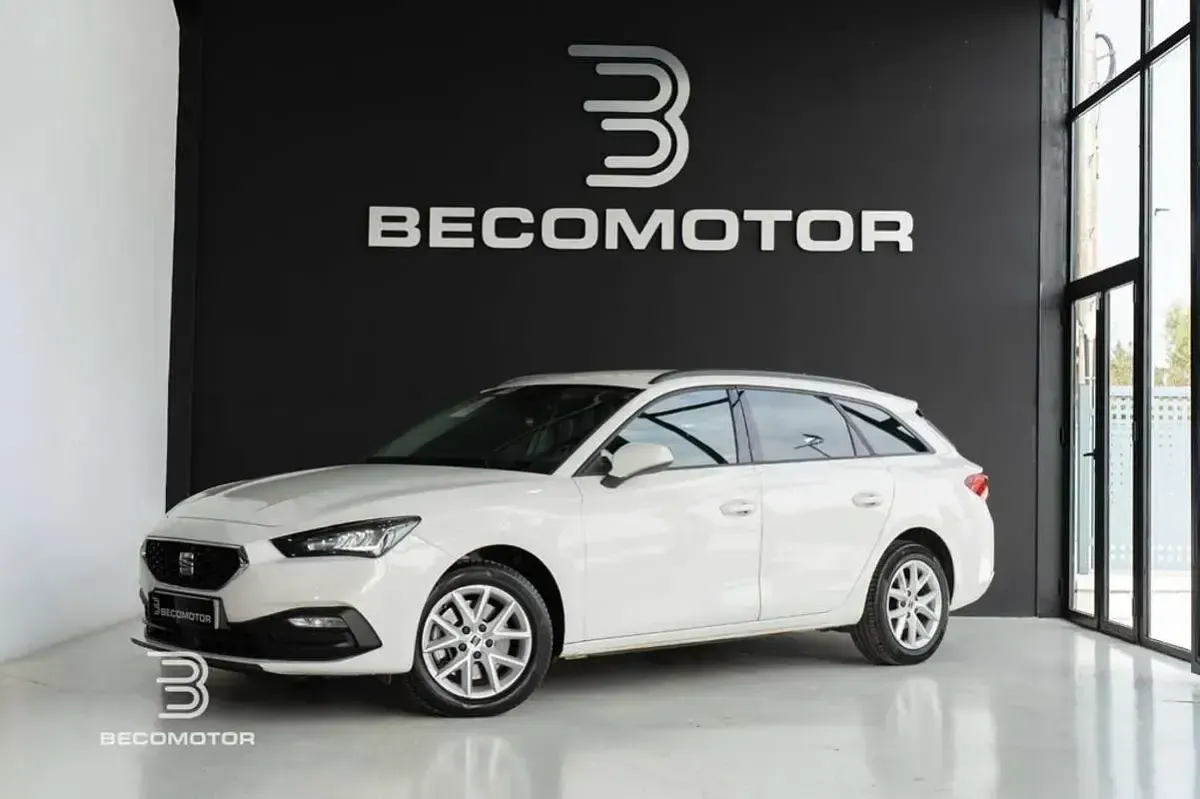 Usado Seat Leon ST FR 150 CV (110 kW) 2022 Blanco Familiar