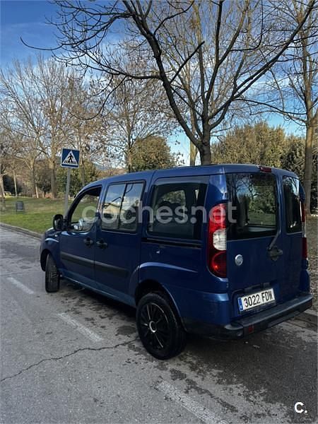 Usado Fiat Doblò Dynamic 105 CV (77 kW) 2009 Gris / plata Monovolumen