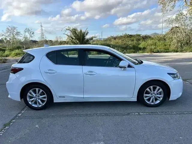 Usado Lexus CT200h Luxury Line 136 CV (100 kW) 2015 Blanco Berlina