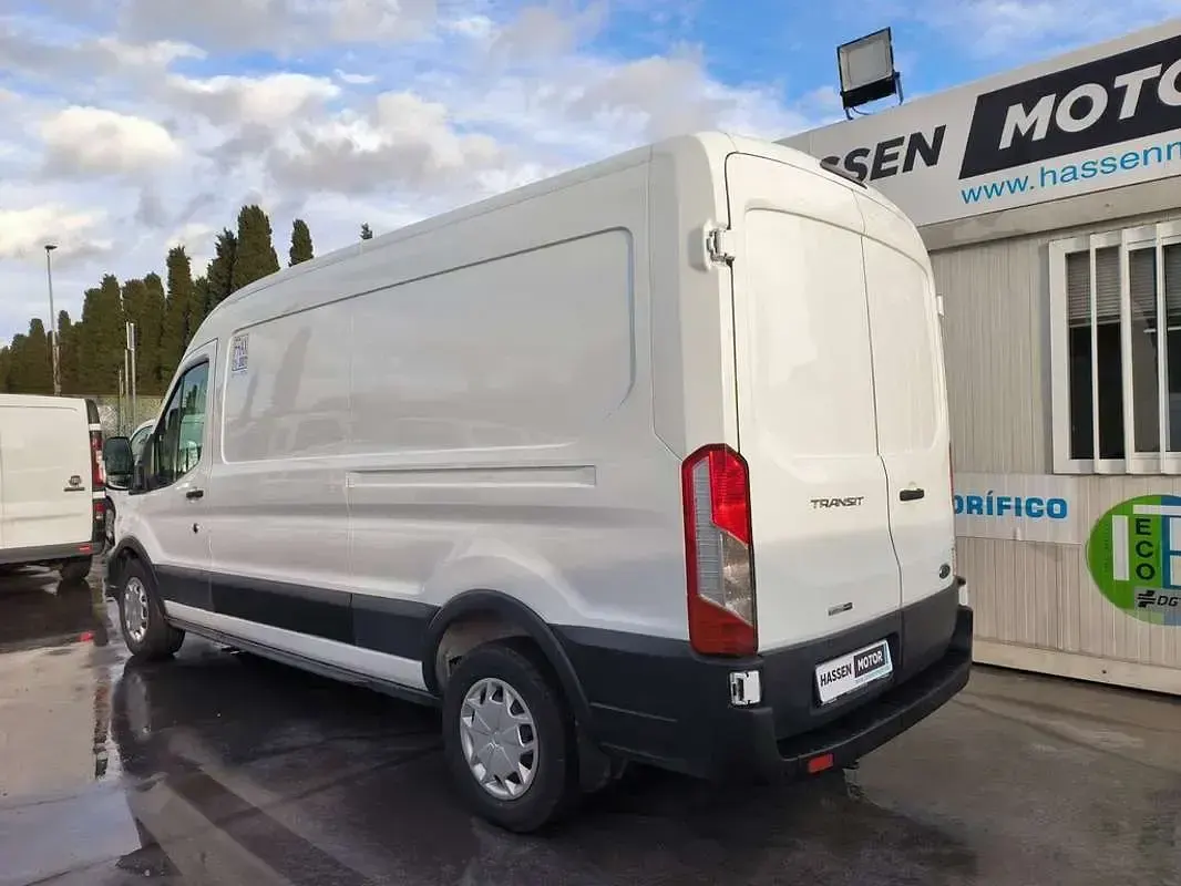 Usado Ford Transit Trend 131 CV (96 kW) 2021 Blanco Van