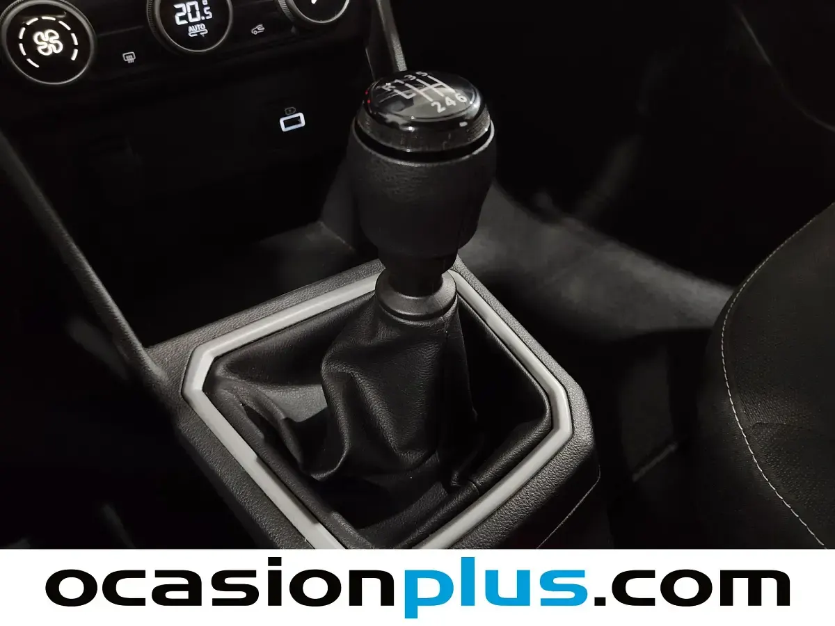 Usado Dacia Sandero Expression 91 CV (66 kW) 2024 Gris plata Utilitario