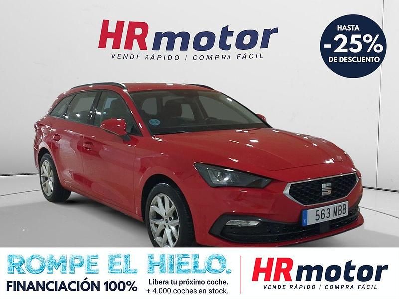 Usado Seat Leon Reference 116 CV (85 kW) 2022 Rojo Familiar