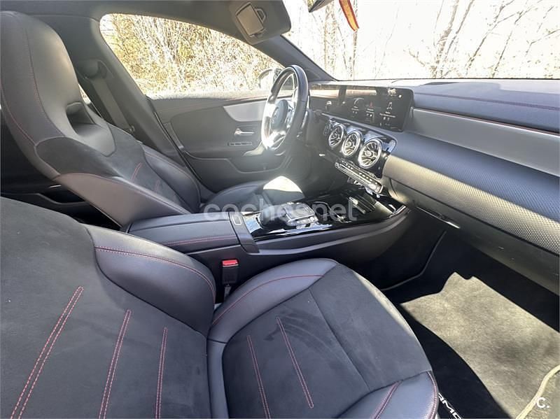 Usado Mercedes CLA250 Shooting Brake 224 CV (164 kW) 2023 Gris / plata Familiar