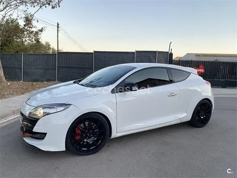 Usado Renault Mégane III 250 CV (183 kW) 2011 Blanco Berlina