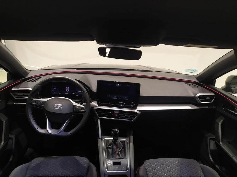 Usado Seat Leon FR 150 CV (110 kW) 2025 Gris Familiar