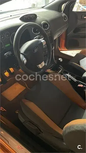 Usado Ford Focus ST 225 CV (165 kW) 2006 Naranja Berlina