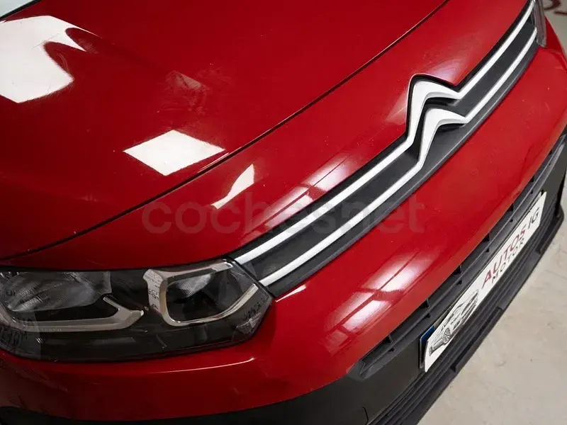 Usado Citroën Berlingo Live 102 CV (75 kW) 2021 Rojo Monovolumen