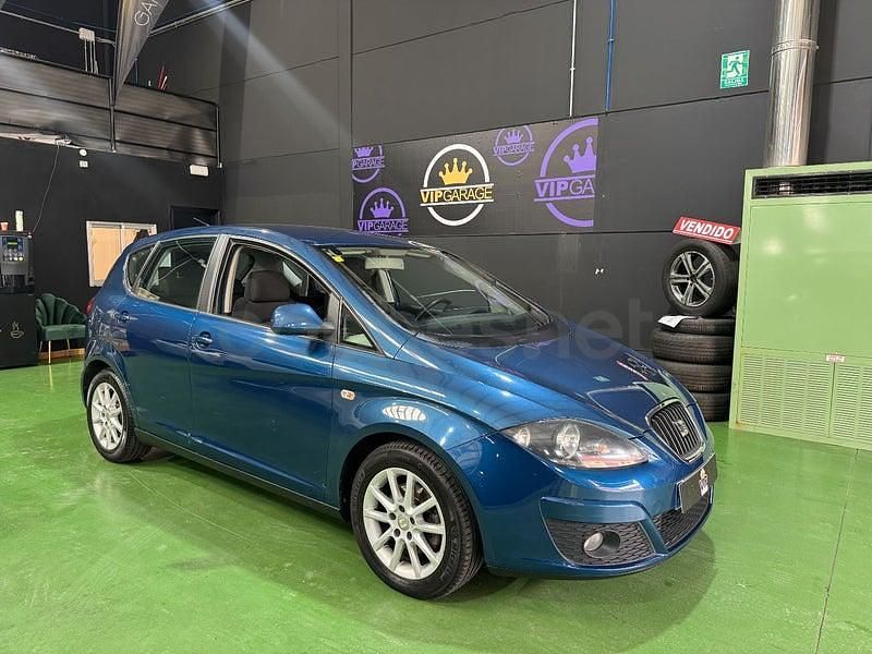 Usado Seat Altea Reference 105 CV (77 kW) 2013 Azul Monovolumen