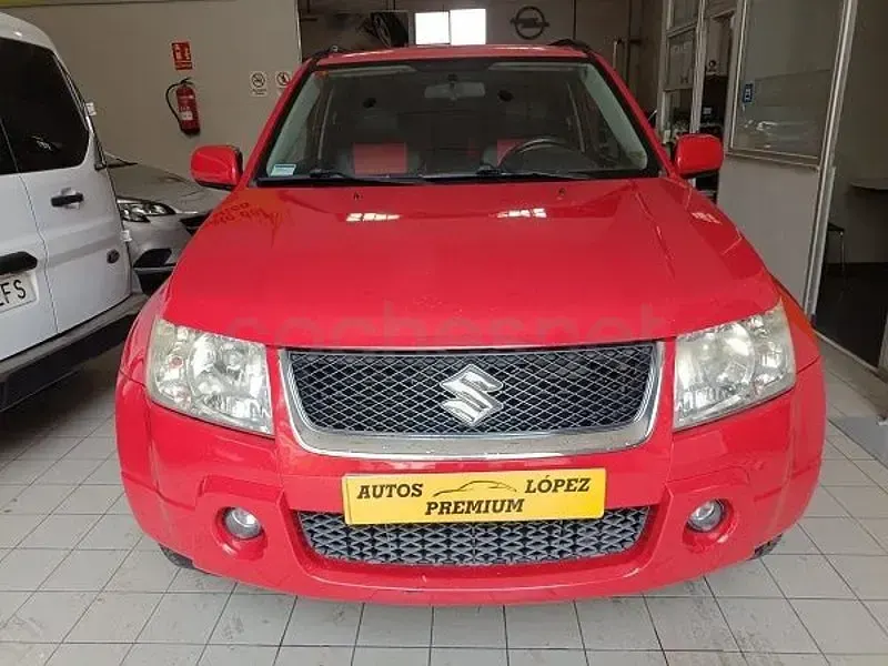 Usado Suzuki Grand Vitara 106 CV (77 kW) 2006 Rojo SUV