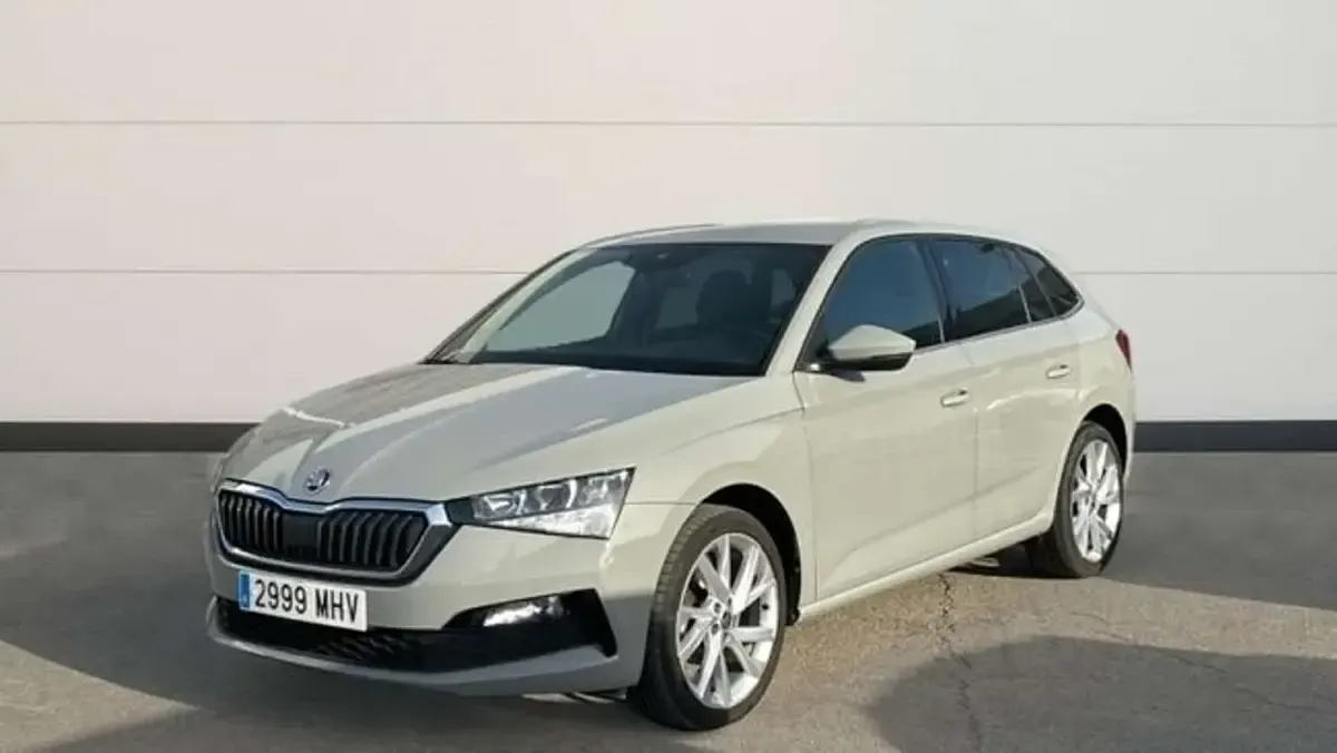 Usado Skoda Scala Style 150 CV (110 kW) 2023 Gris Utilitario
