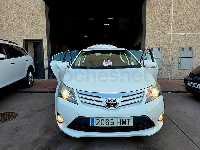 Usado Toyota Avensis Comfort 124 CV (91 kW) 2013 Blanco Berlina