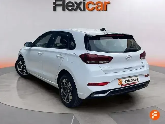 Usado Hyundai i30 120 CV (88 kW) 2024 Blanco