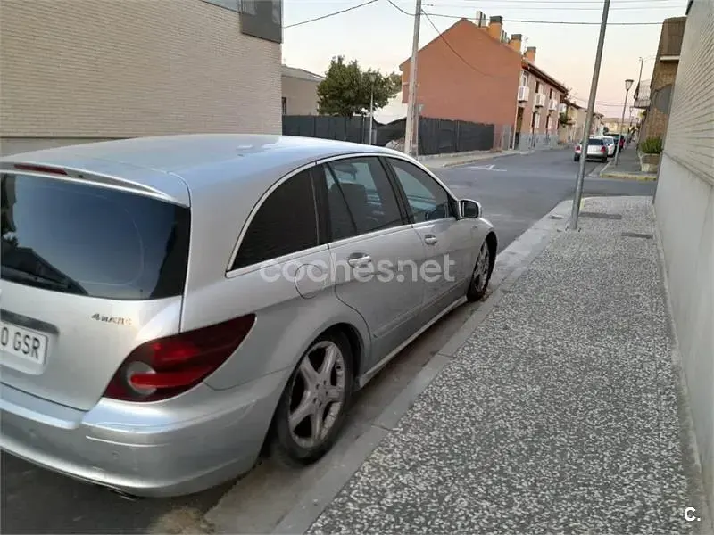 Usado Mercedes R320 224 CV (164 kW) 2006 Gris / plata Familiar