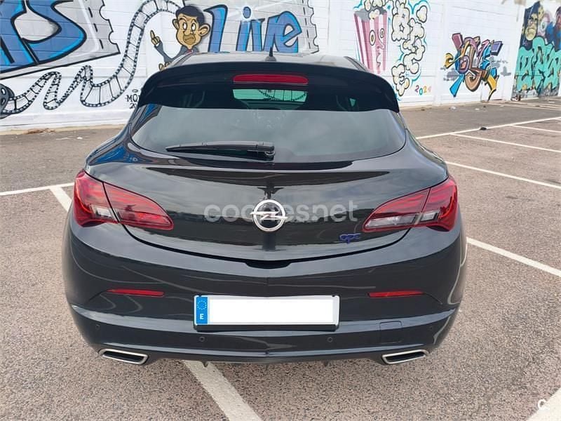 Usado Opel Astra GTC OPC 280 CV (205 kW) 2013 Negro Berlina