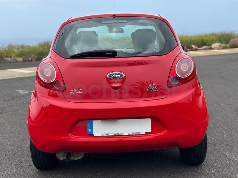 Usado Ford Ka 69 CV (50 kW) 2015 Rojo Berlina