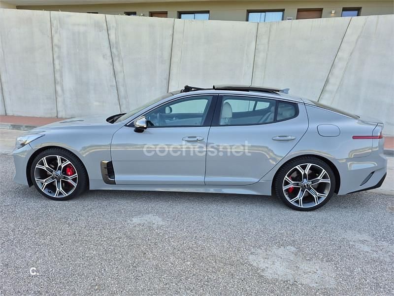Usado Kia Stinger GT 366 CV (269 kW) 2020 Gris / plata Utilitario