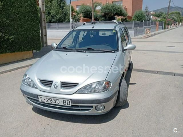 Gris / plata Usado 2000 Renault Mégane GrandTour Familiar | 1500 € - Imagen 1/4