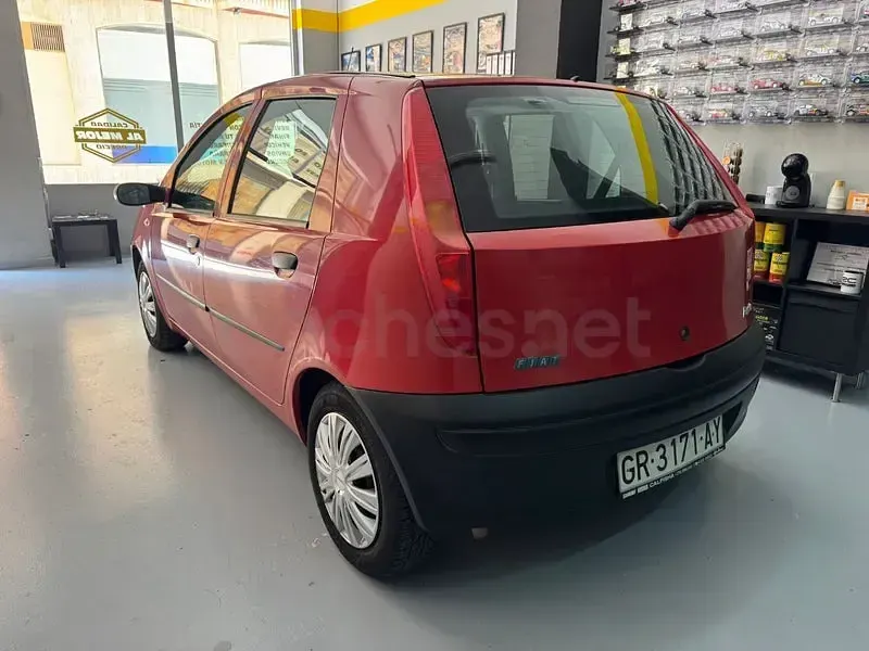 Usado Fiat Punto 60 CV (44 kW) 2001 Rojo Utilitario