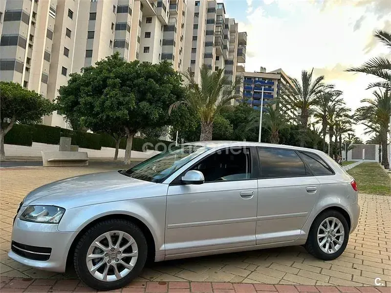 Używany Audi A3 Ambiente 105 KM (77 kW) 2013 Szary Sedan/Limuzyna