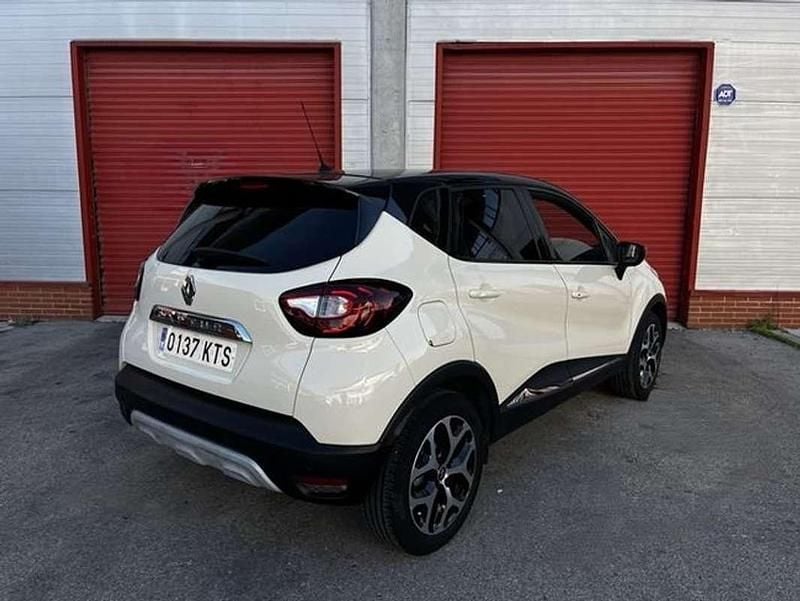 Usado Renault Captur Zen 131 CV (96 kW) 2019 Beige SUV