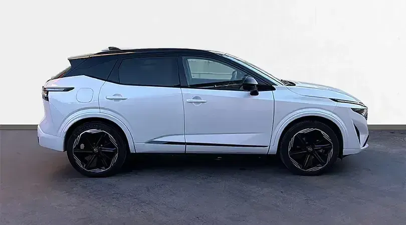 Usado Nissan Qashqai 140 CV (102 kW) 2024 Lunar white con techo midnight SUV
