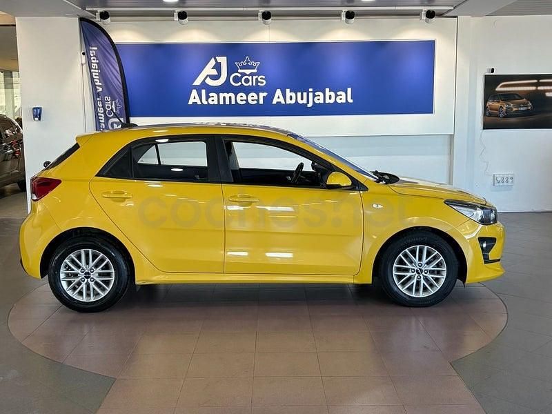 Usado Kia Rio 84 CV (61 kW) 2021 Amarillo Berlina