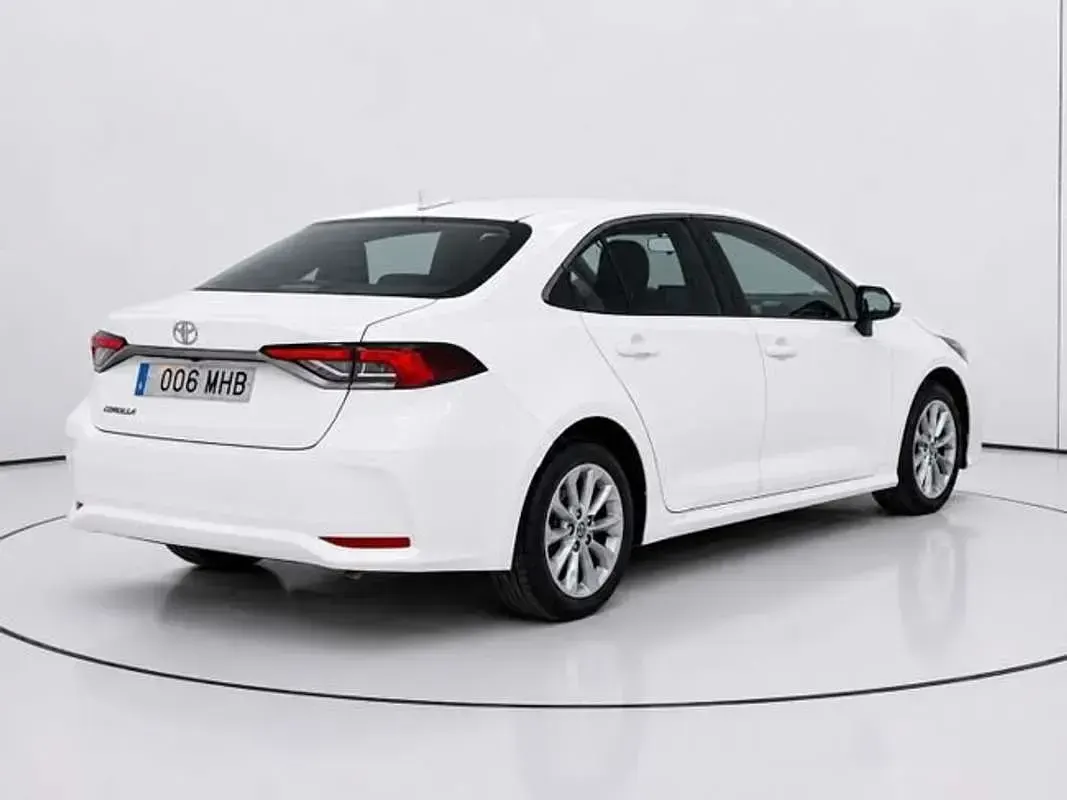 Usado Toyota Corolla 125 CV (91 kW) 2023 Blanco Berlina