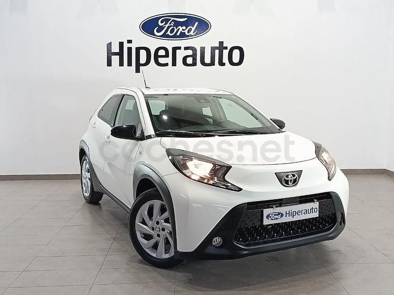 Usado Toyota Aygo X Play 72 CV (52 kW) 2023 Blanco SUV