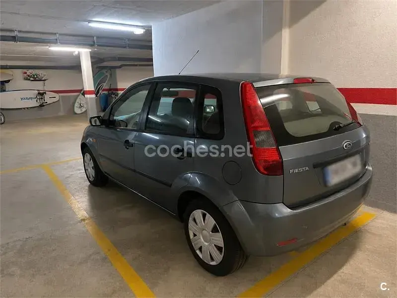 Usado Ford Fiesta Ambiente 68 CV (50 kW) 2003 Verde Utilitario