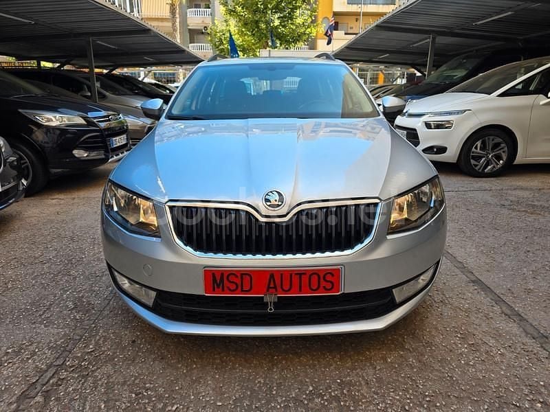 Gris / plata Usado 2016 Skoda Octavia Ambition Familiar | 9000 € (Super precio) - Imagen 1/4