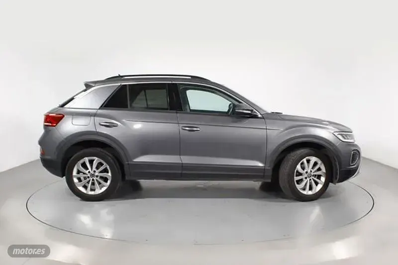 Usado VW T-Roc Life 150 CV (110 kW) 2022 Gris SUV