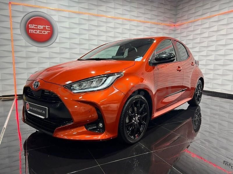 Usado Toyota Yaris Hybrid Style 116 CV (85 kW) 2022 Naranja Berlina
