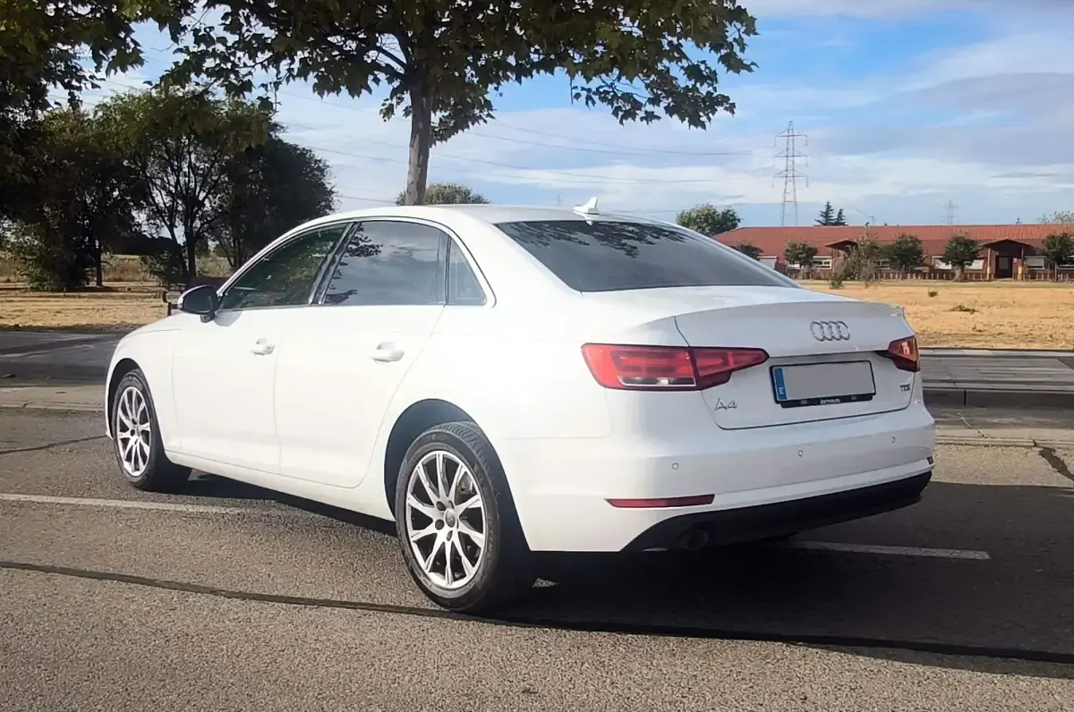 Usado Audi A4 Advanced 150 CV (110 kW) 2017 Blanco Berlina