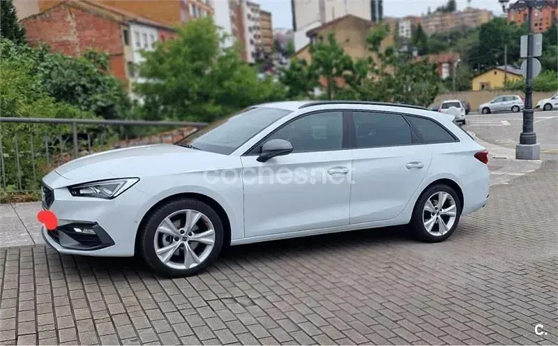 Usado Seat Leon FR 110 CV (80 kW) 2024 Blanco Familiar