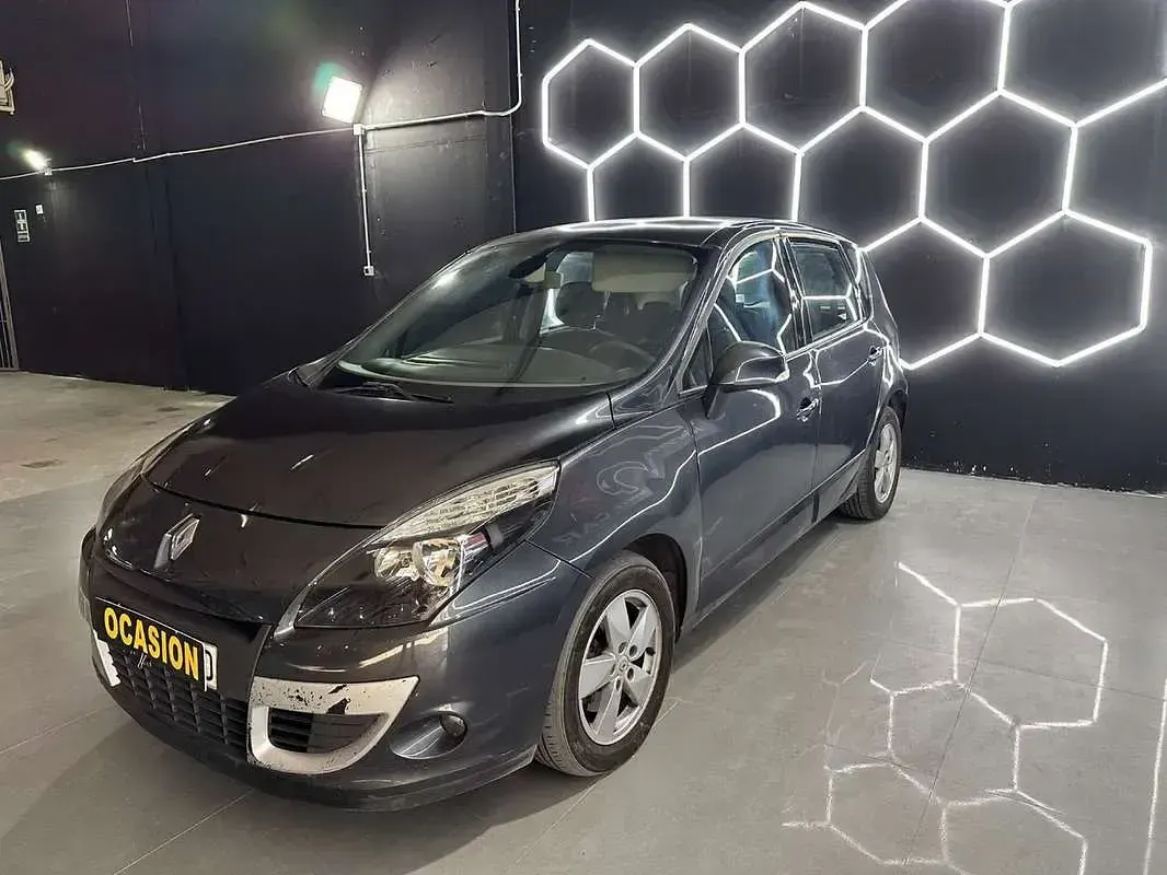 Usado Renault Scenic E-Tech 105 CV (77 kW) 2010 Negro Monovolumen