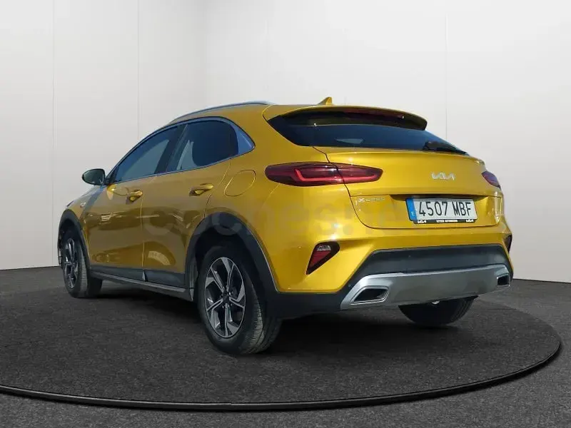 Usado Kia XCeed 120 CV (88 kW) 2022 Amarillo SUV