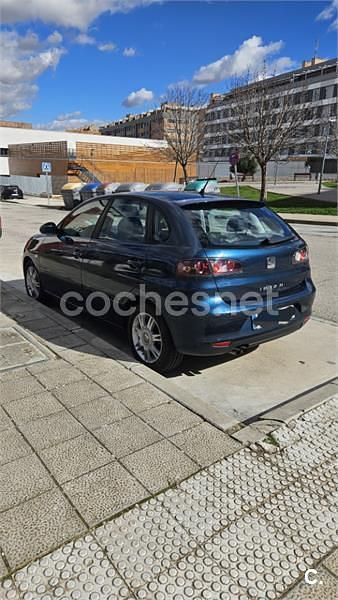 Usado Seat Ibiza Sport 100 CV (73 kW) 2008 Azul Berlina