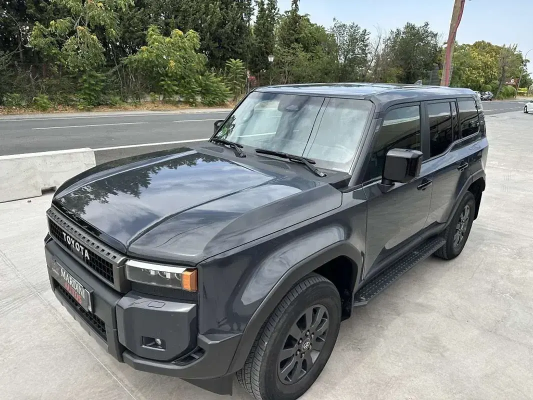 Usado Toyota Land Cruiser 207 CV (152 kW) 2024 Gris SUV
