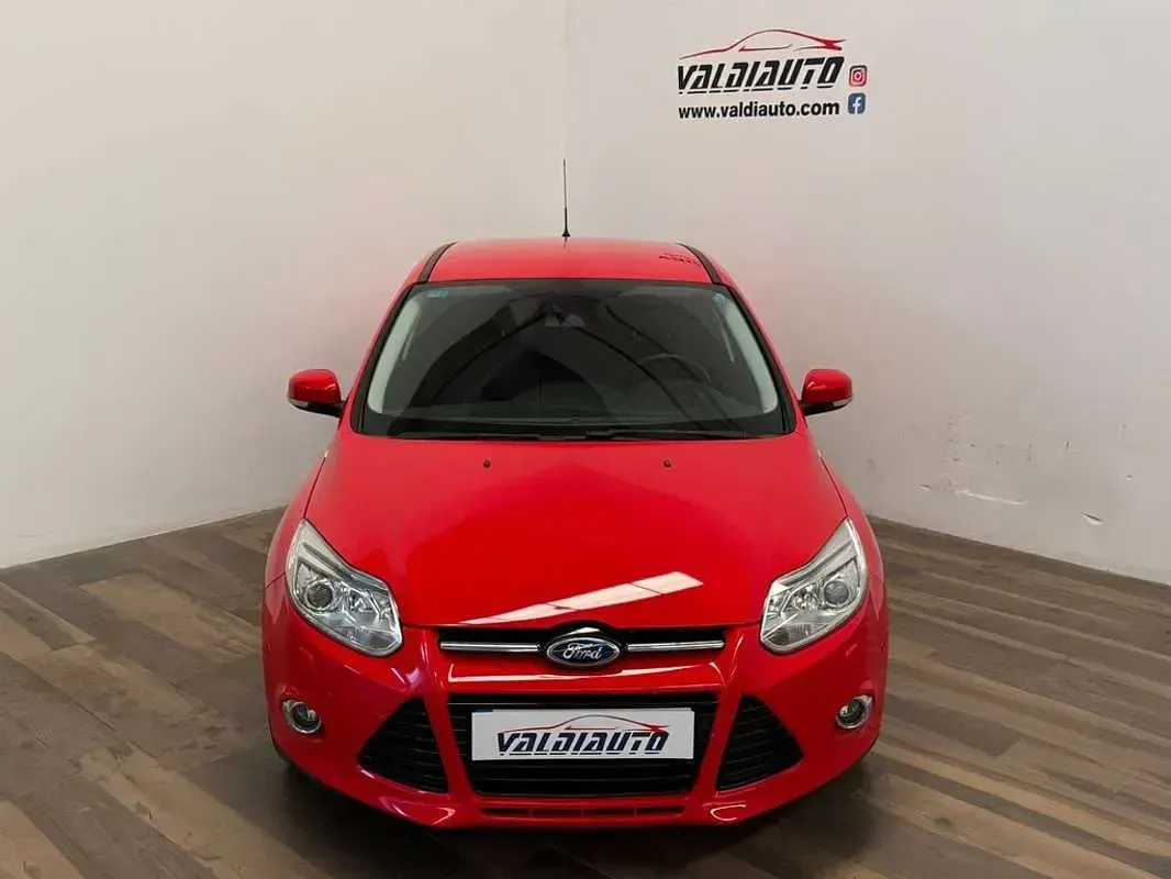 Usado Ford Focus Titanium 163 CV (119 kW) 2014 Rojo Utilitario