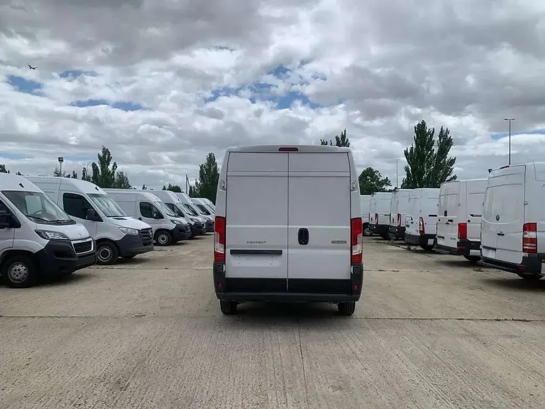 Usado Peugeot Boxer S 139 CV (102 kW) 2022 Blanco Van
