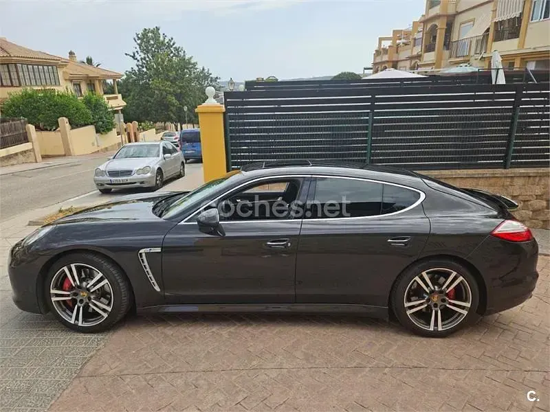 Usado Porsche Panamera Turbo 500 CV (367 kW) 2012 Negro Utilitario