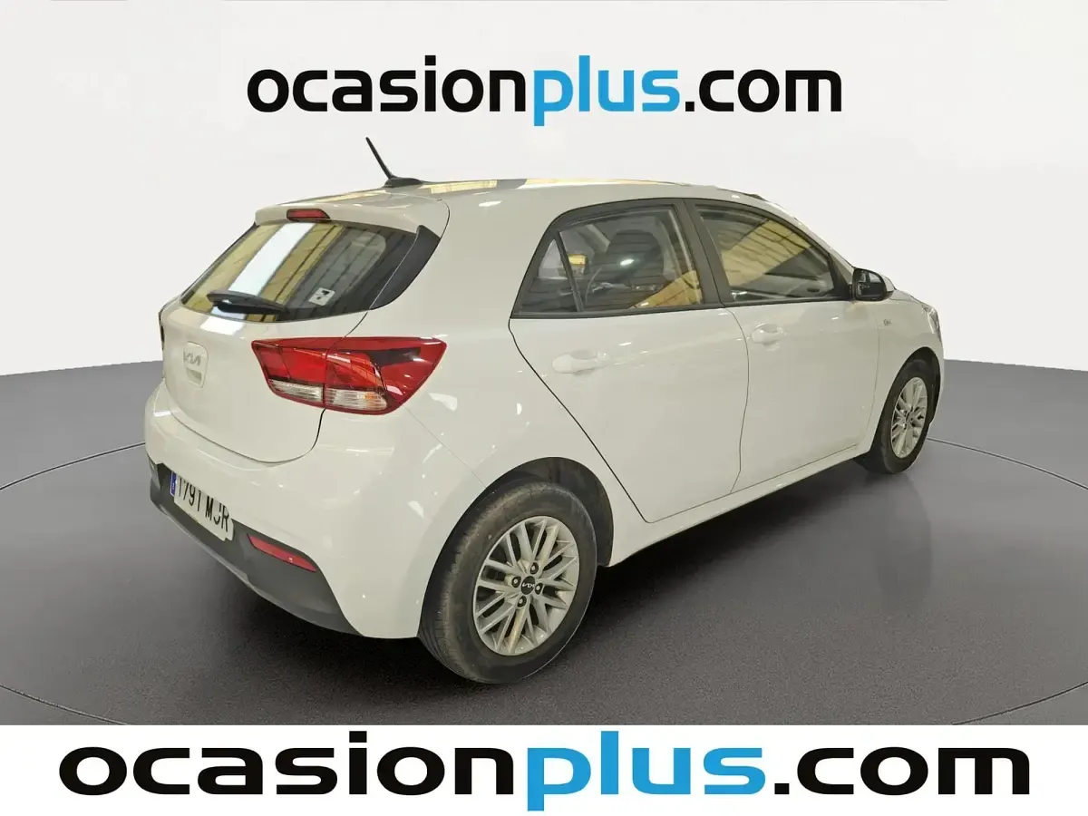 Usado Kia Rio 84 CV (61 kW) 2023 Blanco Utilitario