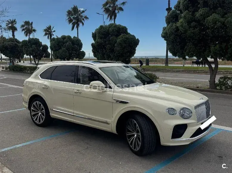 Usado Bentley Bentayga 550 CV (404 kW) 2022 Beige SUV