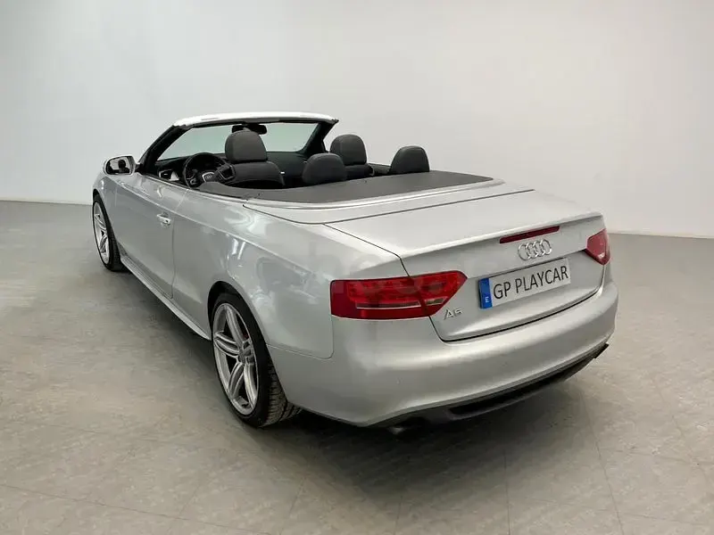 Usado Audi A5 Cabriolet 211 CV (155 kW) 2010 Gris / plata Descapotable