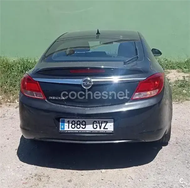 Usado Opel Insignia Edition 160 CV (117 kW) 2010 Negro Berlina