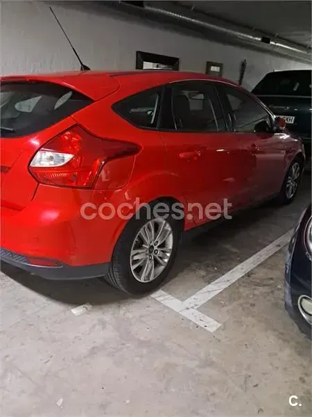 Usado Ford Focus Trend 125 CV (91 kW) 2012 Rojo Berlina