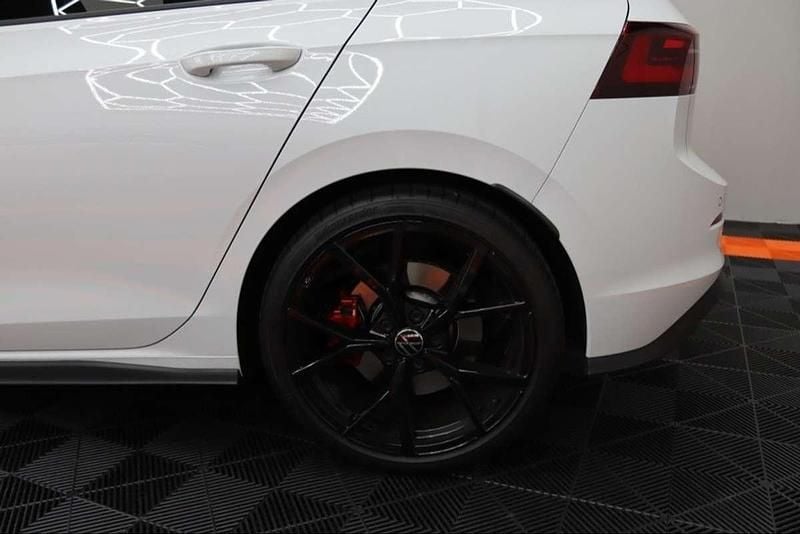 Usado VW Golf VIII GTI 300 CV (220 kW) 2023 Blanco Utilitario